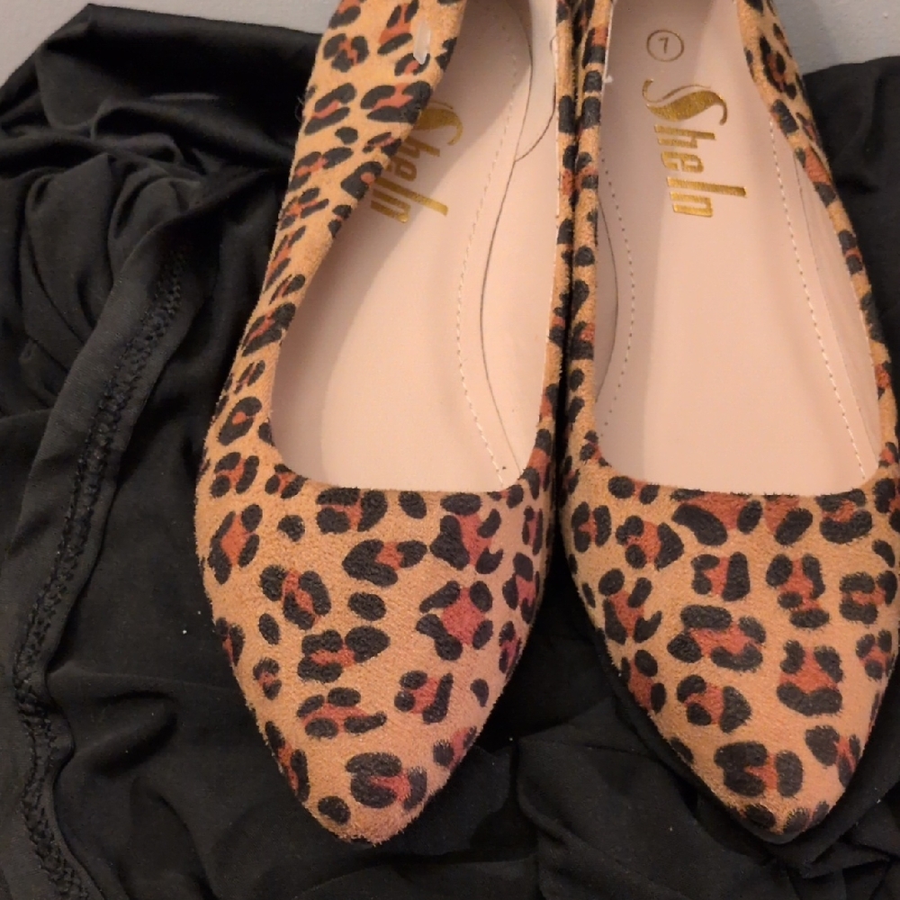 SHELN (NOT Shein) Leopard Pattern Flats